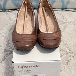 Life Stride Women's Tan Flats